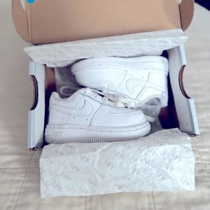 White Nike Air Force 1 - size 4C